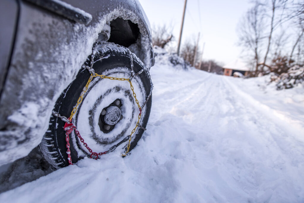 Guía de cadenas para la nieve: elige la mejor opción con Autos Íñigo